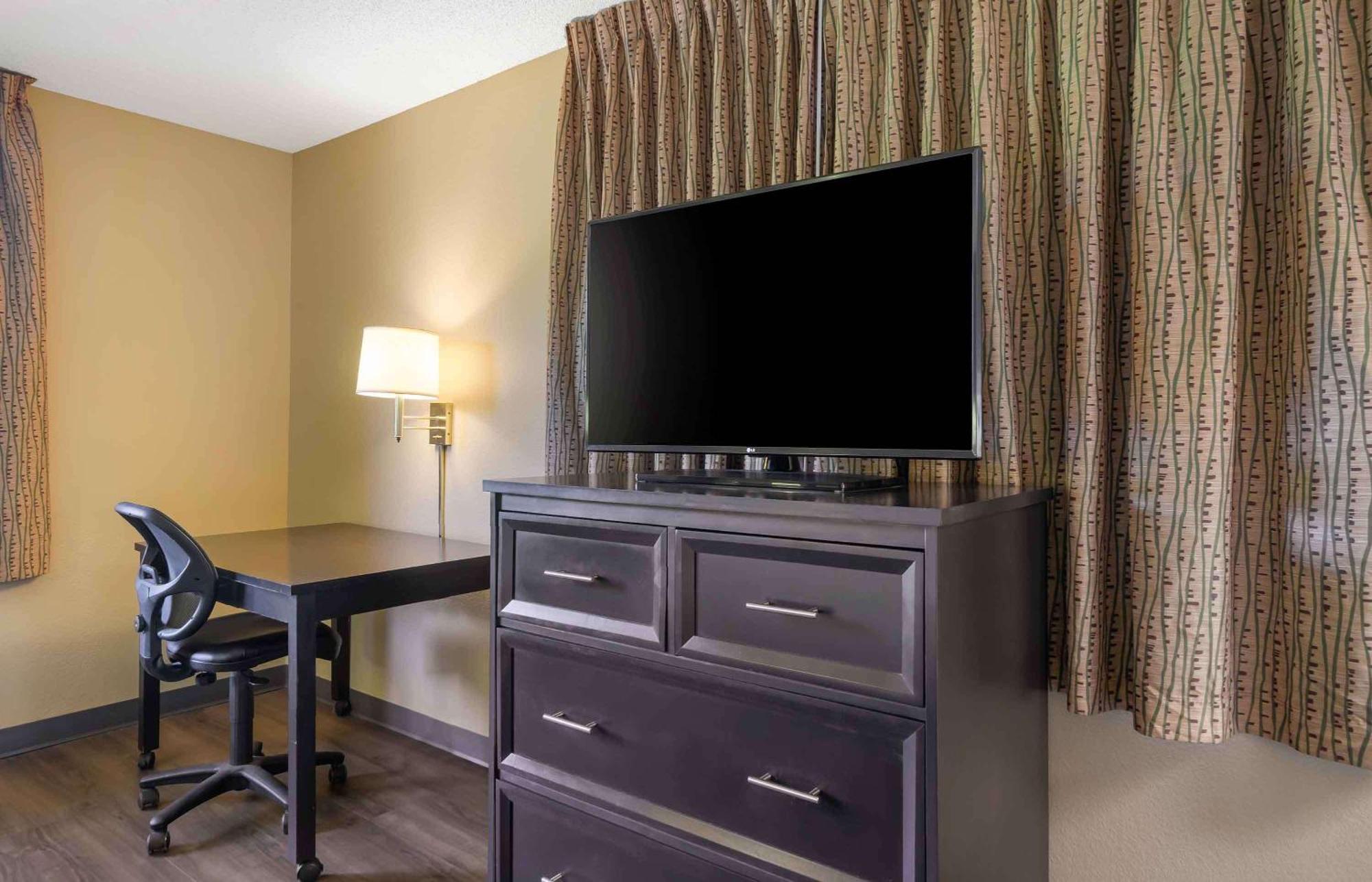 Extended Stay America Suites - St Petersburg - Clearwater - Executive Dr Largo Buitenkant foto