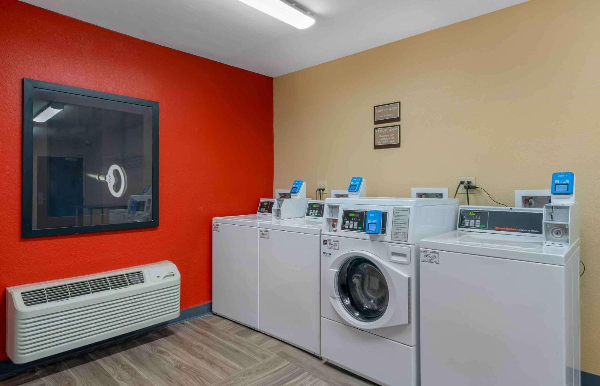 Extended Stay America Suites - St Petersburg - Clearwater - Executive Dr Largo Buitenkant foto