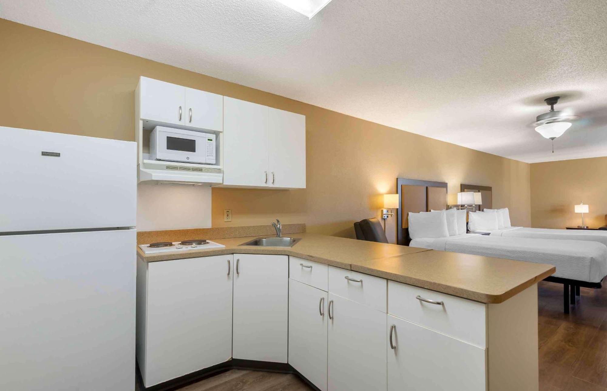 Extended Stay America Suites - St Petersburg - Clearwater - Executive Dr Largo Buitenkant foto