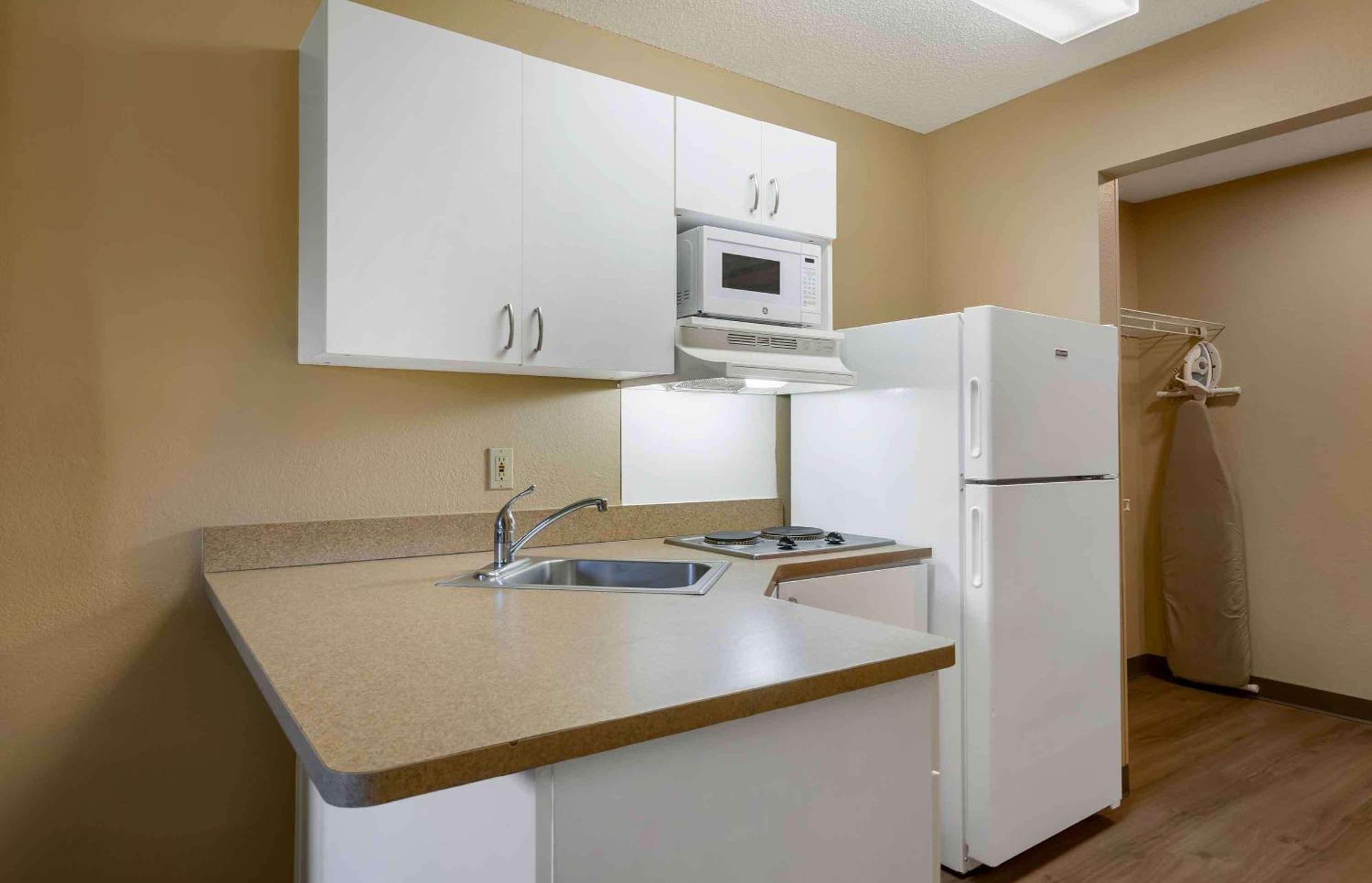 Extended Stay America Suites - St Petersburg - Clearwater - Executive Dr Largo Buitenkant foto